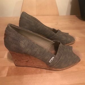 Toms wedges.